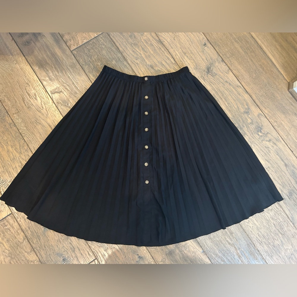 H&M DIVIDED Women’s Pleated Black button front Skirt Large